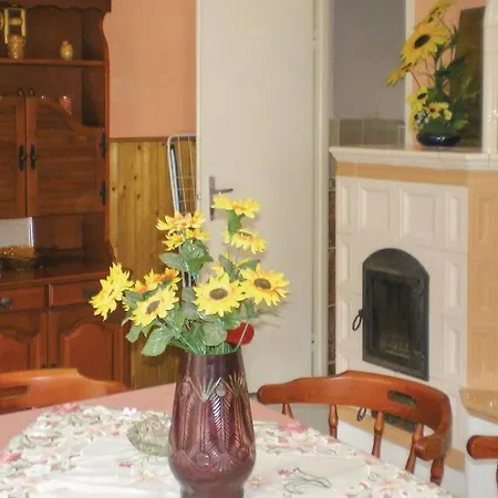 Awesome In W/ 2 Bedrooms Balatonmáriafürdő