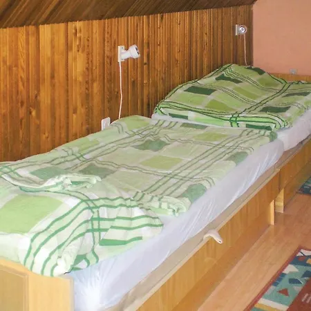 Awesome In W/ 2 Bedrooms Ferienhaus *